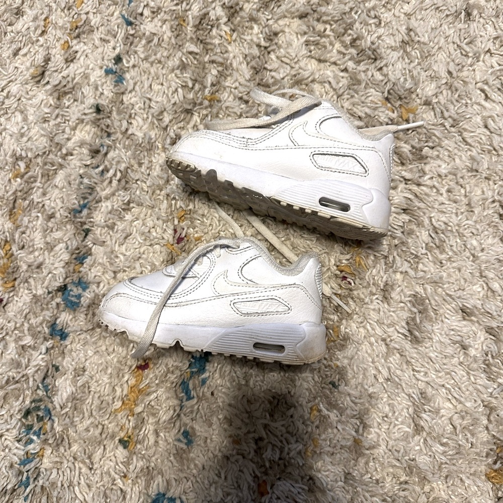 All white Nike Air Max 7c
